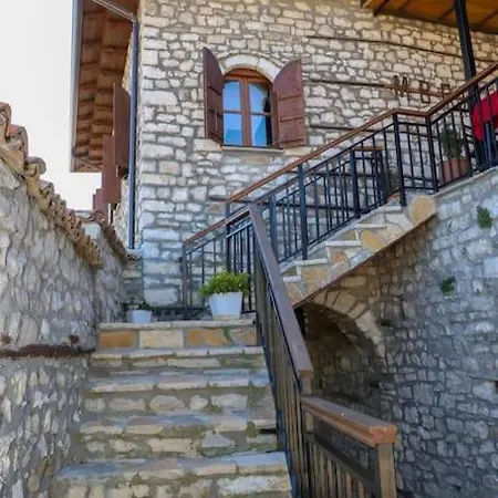 בית הארחה Mbrica Family - Castle Gem