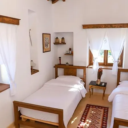 Mbrica Family - Castle Gem Guest house Berat