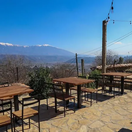 בית הארחה Mbrica Family - Castle Gem *