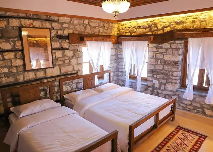 Mbrica Family - Castle Gem Affittacamere Berat