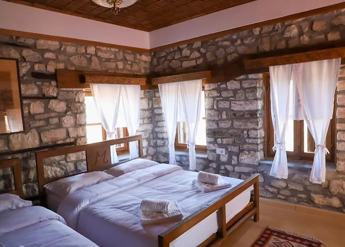 Maison d'hôtes Mbrica Family - Castle Gem Berat